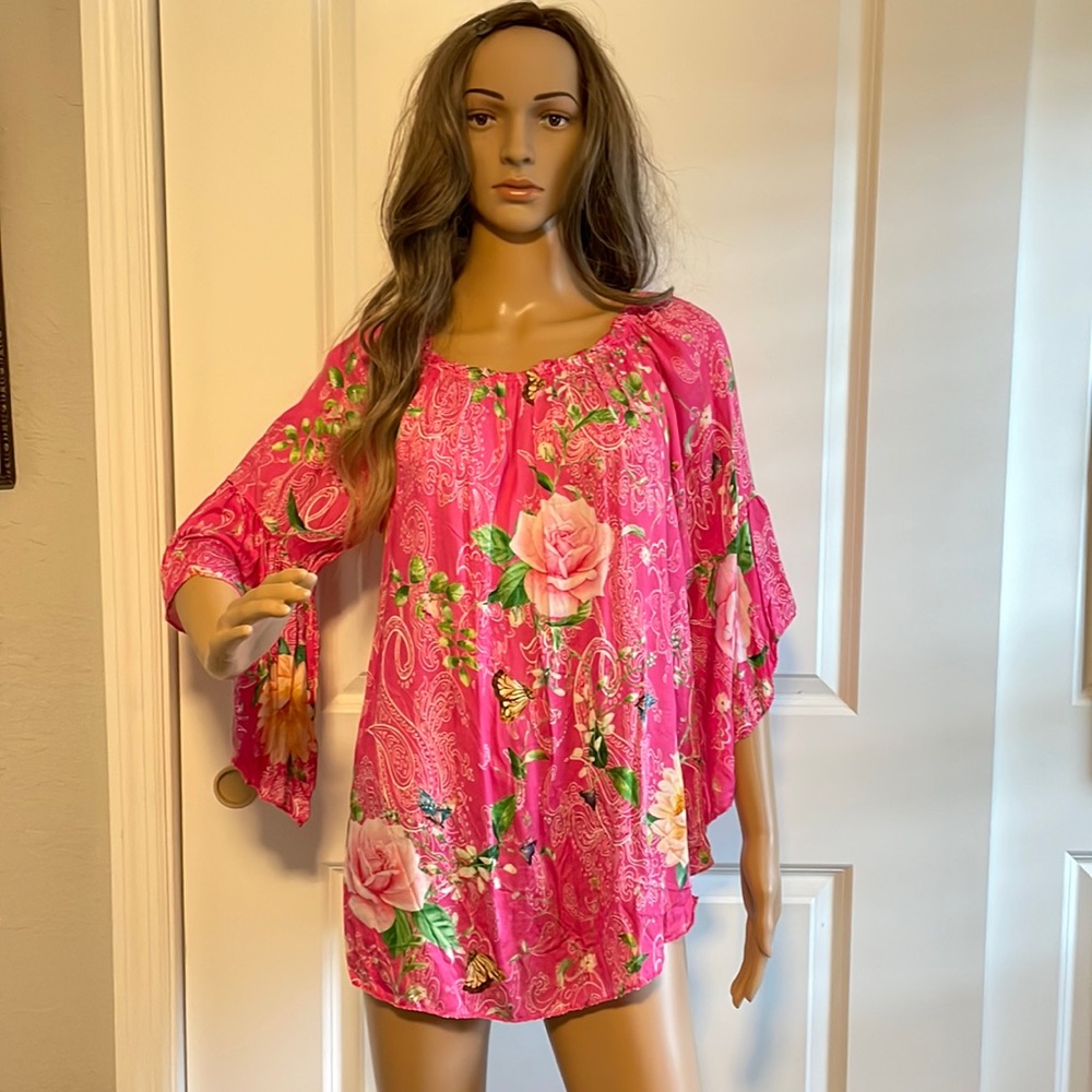 Pretty in Pink!! Flowy Top w/ Great Bell Sleeves Size All